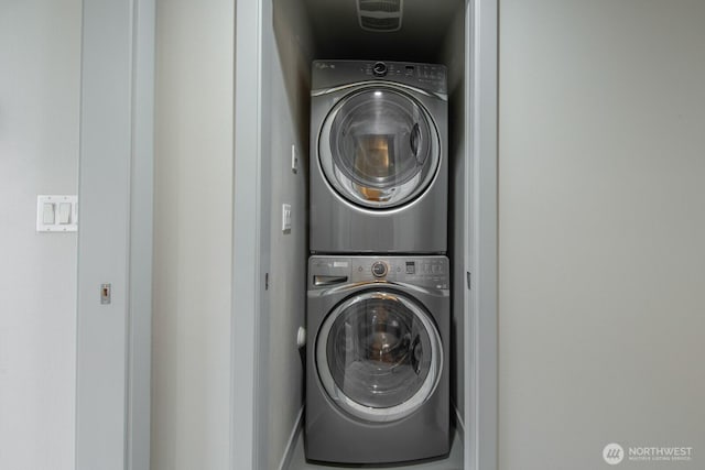 111 17th Ave Unit B, Seattle, WA 98112 - clothes washing area featuring stacked washing maching and dryer and visible vents