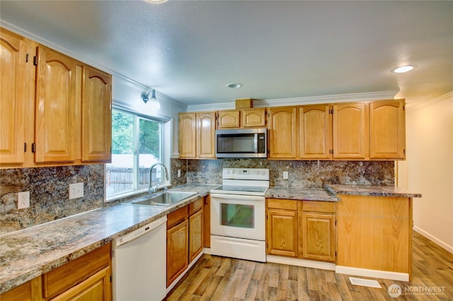 8095 Mosey Ct, Maple Falls, WA 98266 - kitchen with tasteful backsplash, a sink, white appliances, crown molding, and light wood finished floors