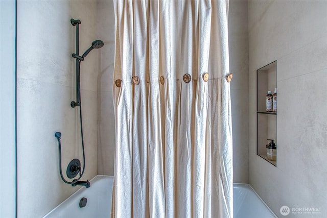 details with shower / tub combo