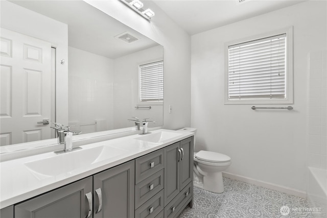 full bath featuring a sink, visible vents, toilet, and baseboards