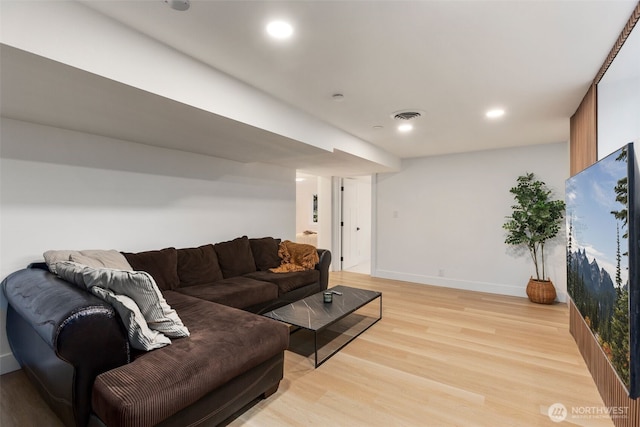 living area with recessed lighting, baseboards, visible vents, and light wood finished floors