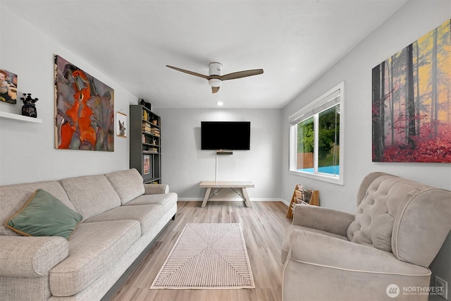 living room featuring ceiling fan, recessed lighting, wood finished floors, and baseboards