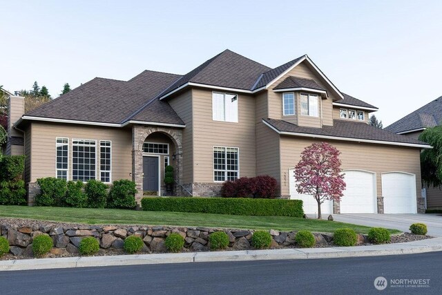 2021 Broadhurst Pl, Wenatchee, WA 98801 - traditional home with driveway, a front yard, a garage, and brick siding