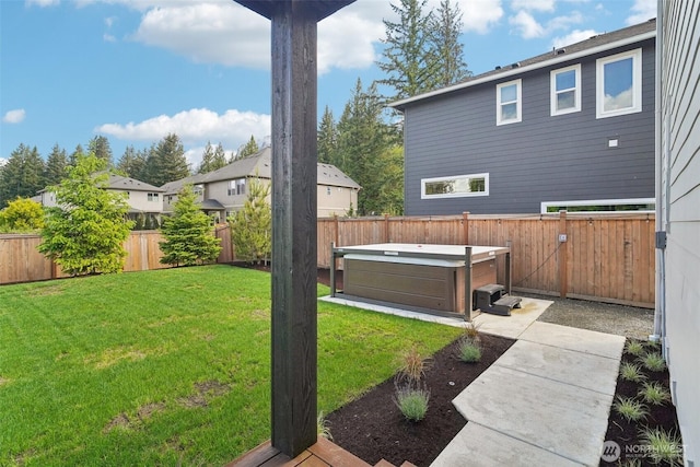 view of yard featuring a hot tub