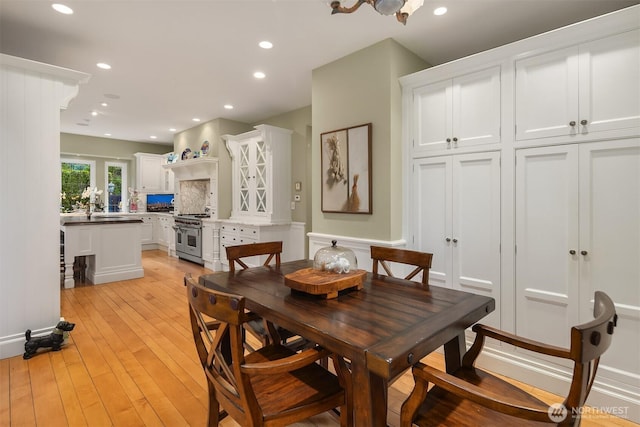 180 Lake Washington Blvd E, Seattle, WA 98112 - dining room featuring light wood-style flooring and recessed lighting
