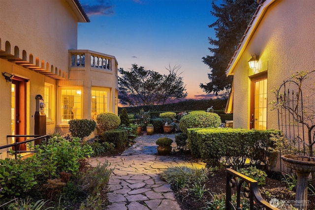 180 Lake Washington Blvd E, Seattle, WA 98112 - yard at dusk featuring a patio