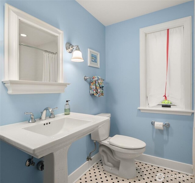 1919 Shenandoah Dr E, Seattle, WA 98112 - bathroom featuring baseboards and toilet