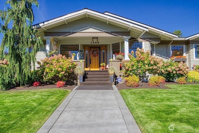 1305 10th St, Everett, WA 98201 - view of front of home featuring a front yard and covered porch