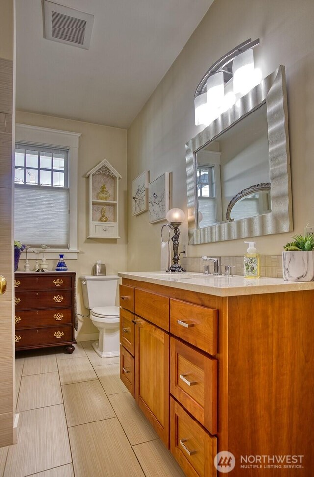 1305 10th St, Everett, WA 98201 - bathroom featuring vanity and toilet