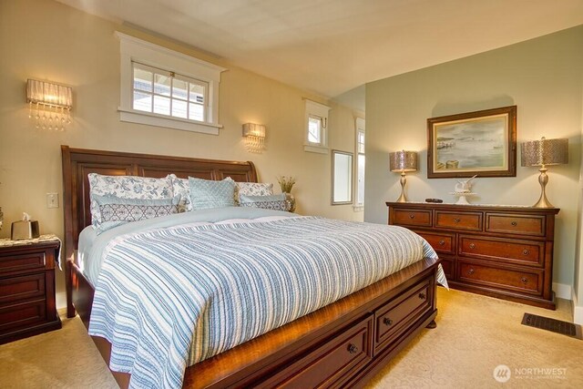 1305 10th St, Everett, WA 98201 - bedroom with light carpet