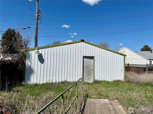 view of outdoor structure featuring an outbuilding and fence