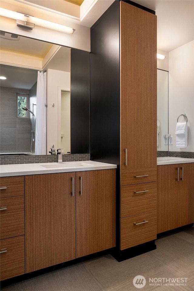 11116 SE 4th St, Bellevue, WA 98004 - full bathroom featuring visible vents and vanity