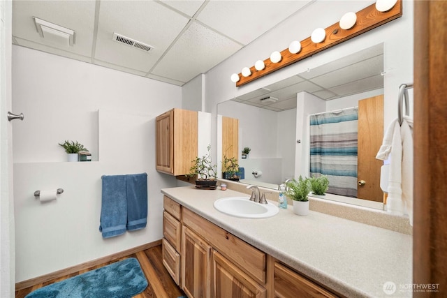 37902 278th Ave SE, Enumclaw, WA 98022 - full bath featuring a drop ceiling, wood finished floors, curtained shower, visible vents, and vanity