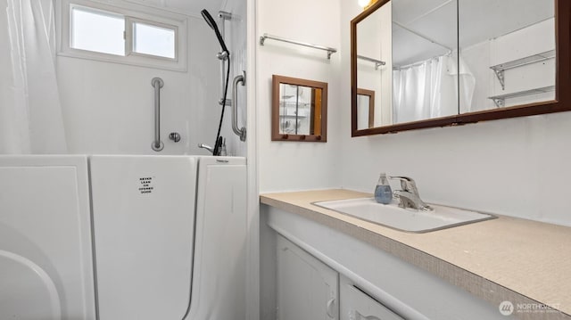 3212 S 182nd Pl Unit 193, Seatac, WA 98188 - full bathroom featuring washer / clothes dryer, a shower with shower curtain, and vanity