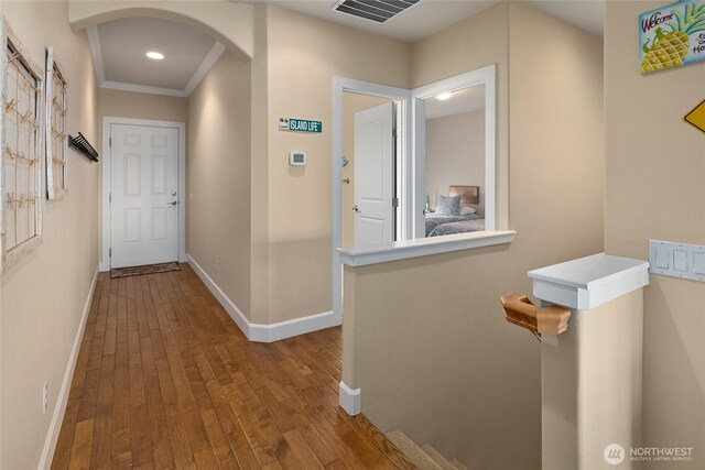 23154 Sunserra Loop NW Unit B15, Quincy, WA 98848 - corridor featuring arched walkways, baseboards, visible vents, crown molding, and hardwood / wood-style floors