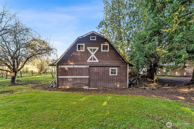 view of barn with a yard