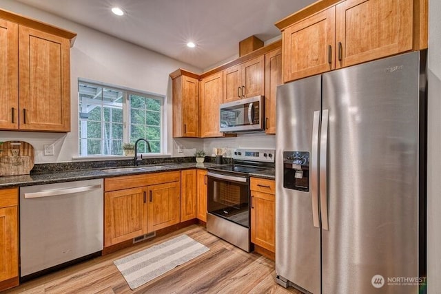 2822 200th Ave SW, Lakebay, WA 98349 - kitchen featuring stainless steel appliances, a sink, light wood-type flooring, dark stone countertops, and recessed lighting
