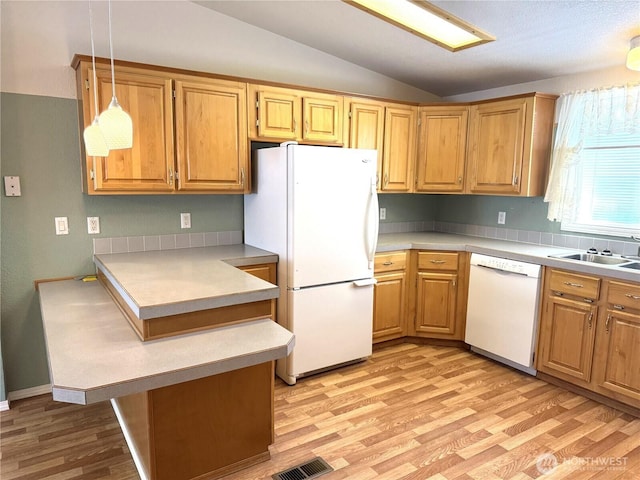 3010 W Peninsula Dr Unit 109, Moses Lake, WA 98837 - kitchen featuring white appliances, vaulted ceiling, a peninsula, light wood finished floors, and light countertops
