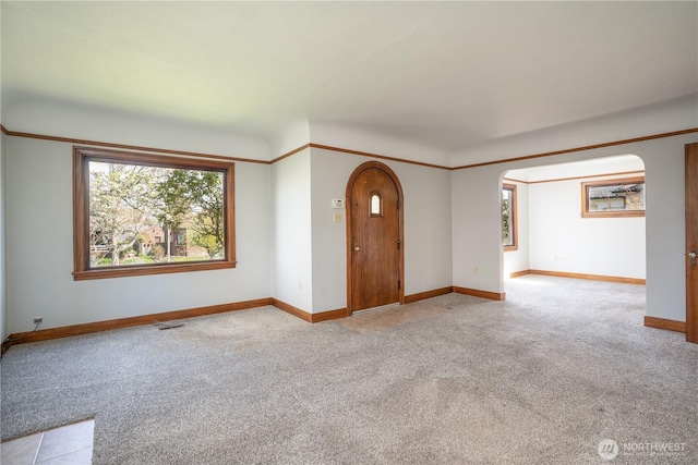 3018 N 13th St, Tacoma, WA 98406 - carpeted empty room featuring arched walkways and baseboards
