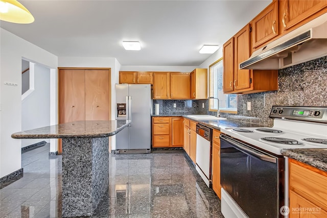 8703 232nd Street Ct E, Graham, WA 98338 - kitchen featuring a sink, stainless steel refrigerator with ice dispenser, under cabinet range hood, white electric range, and dishwasher