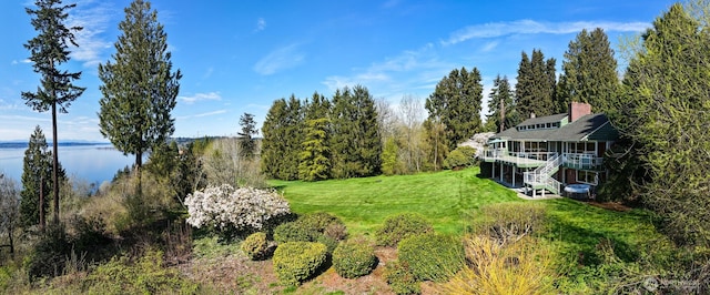 view of yard featuring a water view