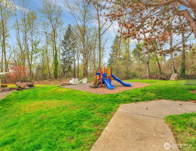 975 Aberdeen Ave NE Unit F207, Renton, WA 98056 - community play area featuring a yard