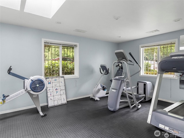 975 Aberdeen Ave NE Unit F207, Renton, WA 98056 - exercise area featuring visible vents, baseboards, recessed lighting, and a skylight