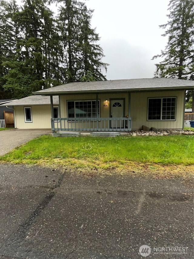19656 SE 259th St, Kent, WA 98042 - ranch-style home featuring asphalt driveway and covered porch