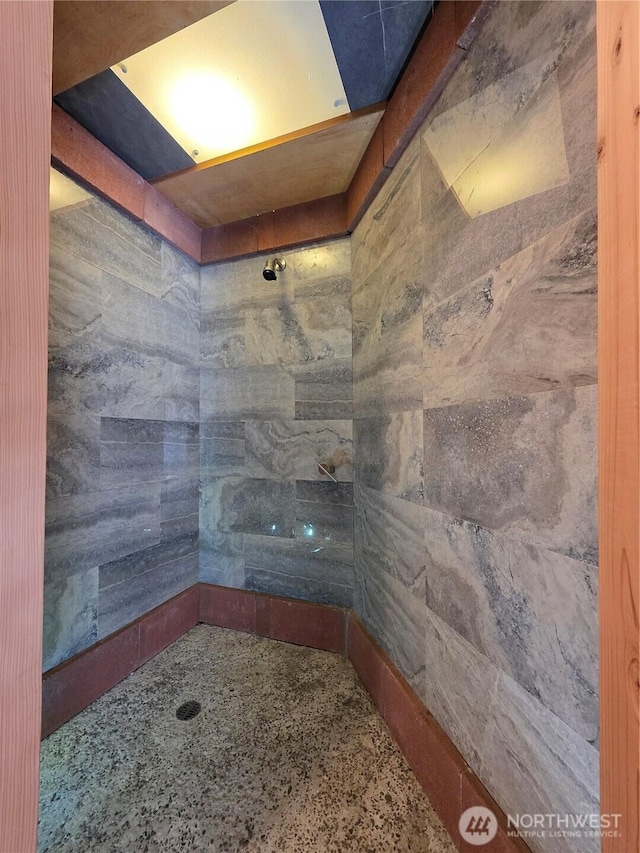5612 Cape George Rd, Port Townsend, WA 98368 - bathroom featuring a tile shower