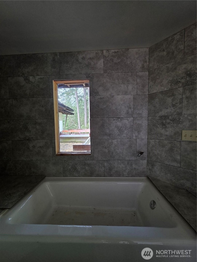 5612 Cape George Rd, Port Townsend, WA 98368 - bathroom featuring a bathing tub