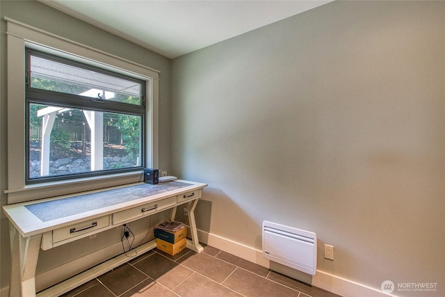 office area with dark tile patterned flooring and baseboards