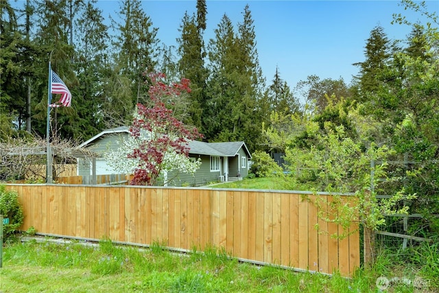 view of yard featuring fence