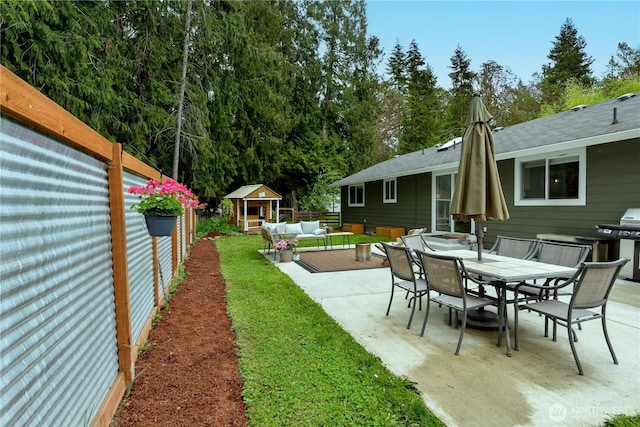 view of yard with a patio, a fenced backyard, an outdoor hangout area, and outdoor dining space