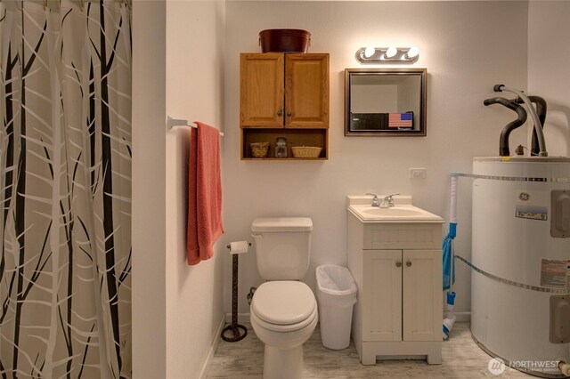full bath with toilet, wood finished floors, a shower with curtain, and water heater