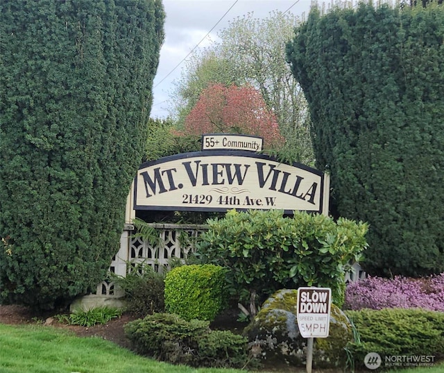 view of community / neighborhood sign