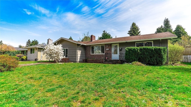 2125 N Highland St, Tacoma, WA 98406 - ranch-style home featuring a chimney and a front lawn