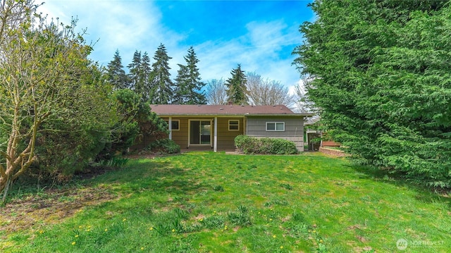 2125 N Highland St, Tacoma, WA 98406 - view of front facade featuring a front yard