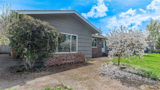 2125 N Highland St, Tacoma, WA 98406 - view of property exterior featuring a lawn