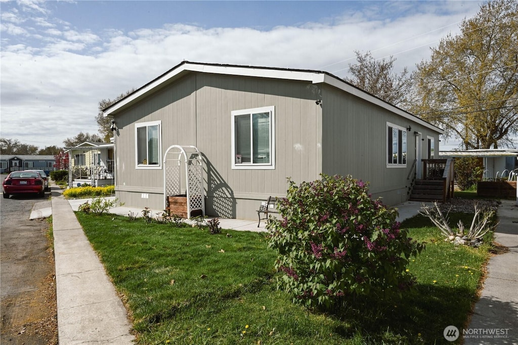 49 Compton Ln, Richland, WA 99354 - exterior space with a front lawn
