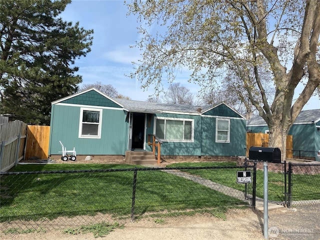 105 E 13th Ave, Kennewick, WA 99337 - view of front of home featuring a gate, entry steps, and crawl space