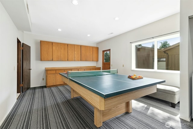 9376 Mercerwood Dr, Mercer Island, WA 98040 - recreation room featuring recessed lighting and dark carpet