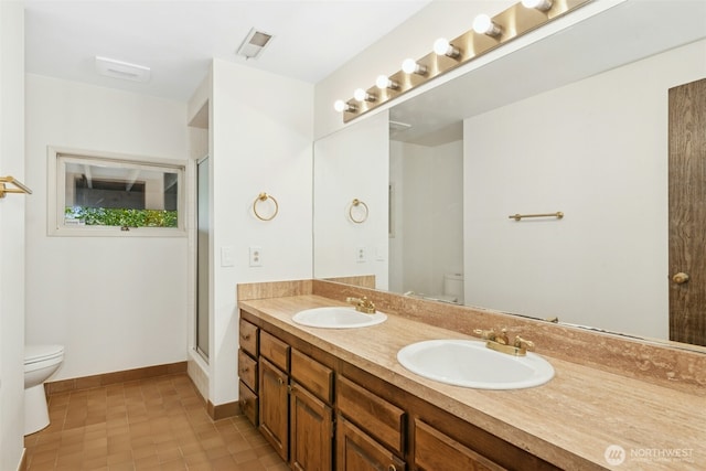 9376 Mercerwood Dr, Mercer Island, WA 98040 - full bath with double vanity, toilet, baseboards, and a sink