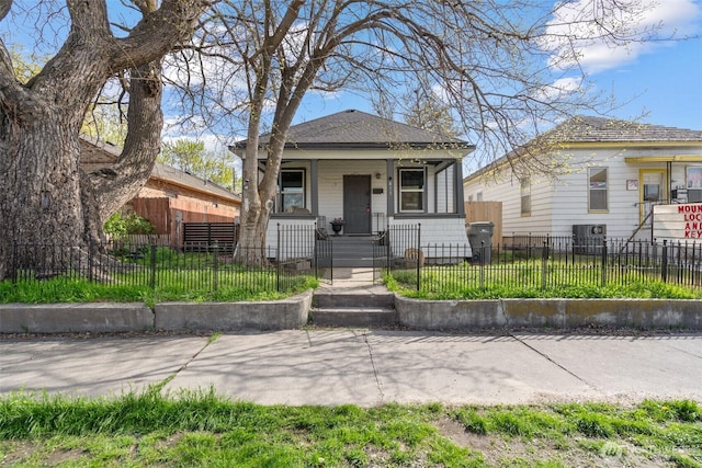 411W 1st Ave, Kennewick, WA 99336 - shotgun-style home featuring covered porch and a fenced front yard