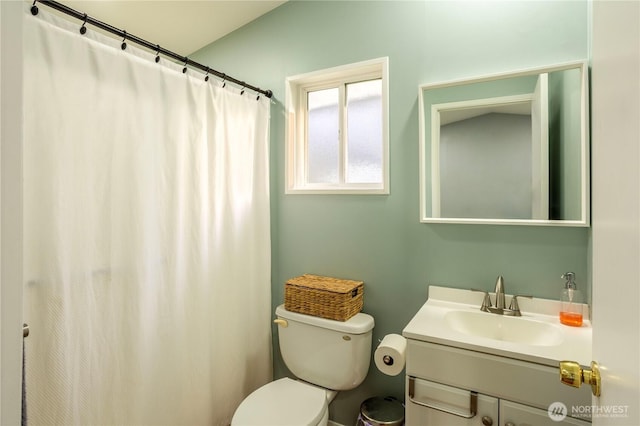 3001 S 288th St Unit 282, Federal Way, WA 98003 - full bathroom with toilet, curtained shower, and vanity
