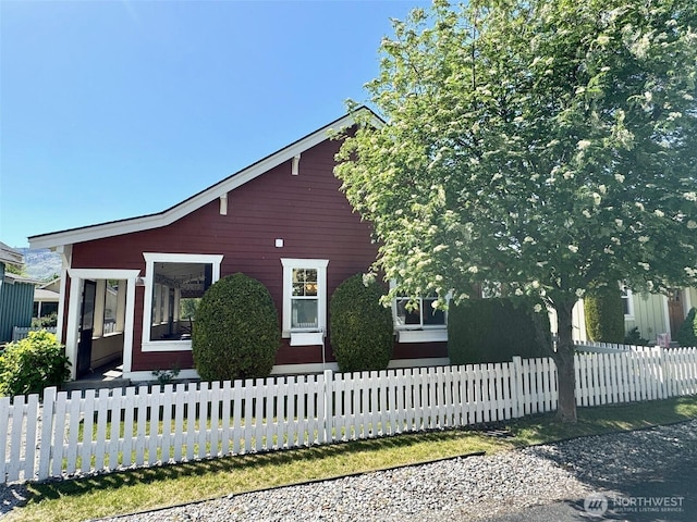 view of front of home with a fenced front yard