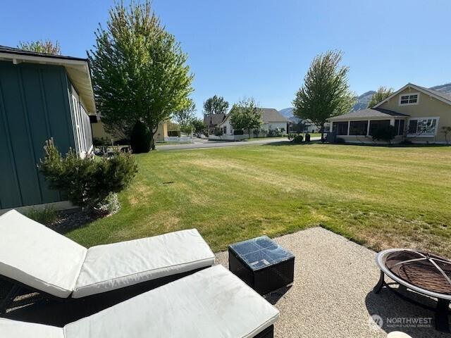 view of yard featuring a fire pit