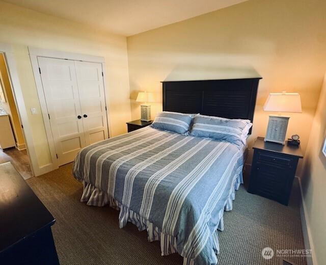 bedroom featuring a closet, baseboards, and carpet floors