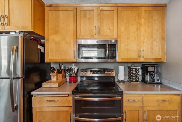 26 Pershing St, Wenatchee, WA 98801 - kitchen with appliances with stainless steel finishes and light countertops