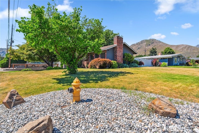 26 Pershing St, Wenatchee, WA 98801 - view of front of property featuring a mountain view and a front yard