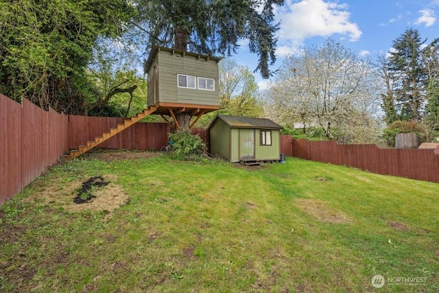 view of yard featuring a fenced backyard, an outdoor structure, and a shed